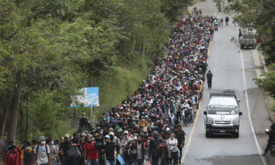 Guatemala Tries to Block US-Bound Caravan of 9,000 Honduran Migrants