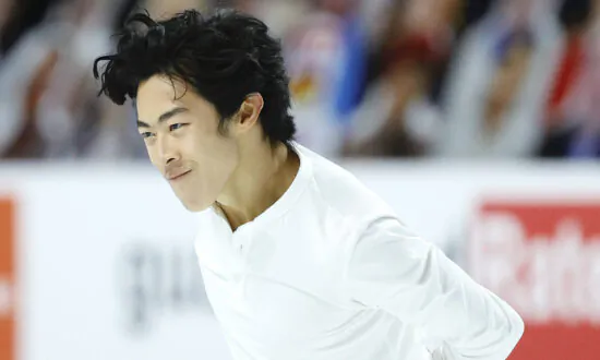 4-Time US Figure Skating Champ Wins Short Program With Ease