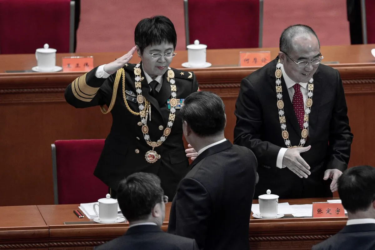 Maj. Gen. Chen Wei (L) salutes Chinese leader Xi Jinping during a ceremony in Beijing on Sept. 8, 2020. Fired Winnipeg lab scientist Xiangguo Qiu collaborated with Maj. Gen. Chen on research. (Nicolas Asfouri/AFP via Getty Images)