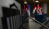 Bank of Canada Keep Key Rate at 0.25%, Warns of Economic Decline in 2021