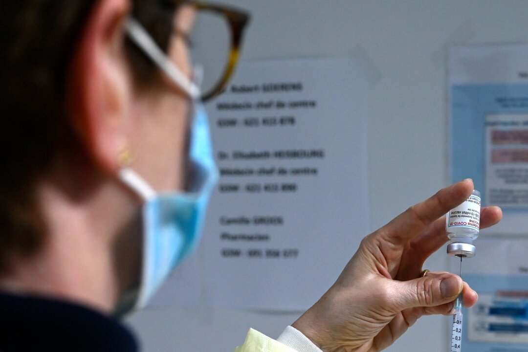 A health care worker prepares a Moderna COVID-19 vaccine at the vaccination centre Hall Victor Hugo in Luxembourg on Jan. 21, 2021. (Jean-Christophe Verhaegen/AFP via Getty Images)