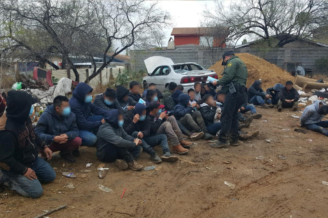 Texas Judge Blocks Biden’s Deportation Freeze for Two More Weeks