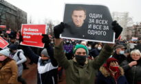 Police Crack Down on Russian Protests Against Jailing of Navalny