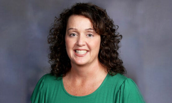 Principal Drives Bus to Take Students Back Home Safely Amid COVID-19 Staff Shortages