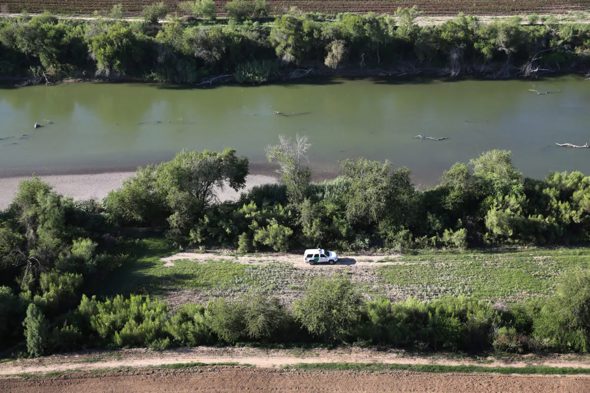 A U.S. Border Patrol vehicle moves along the Rio Grande which forms the U.S.-Mexico border near Rio Grande City, Texas on Sept. 10, 2014. (John Moore/Getty Images)