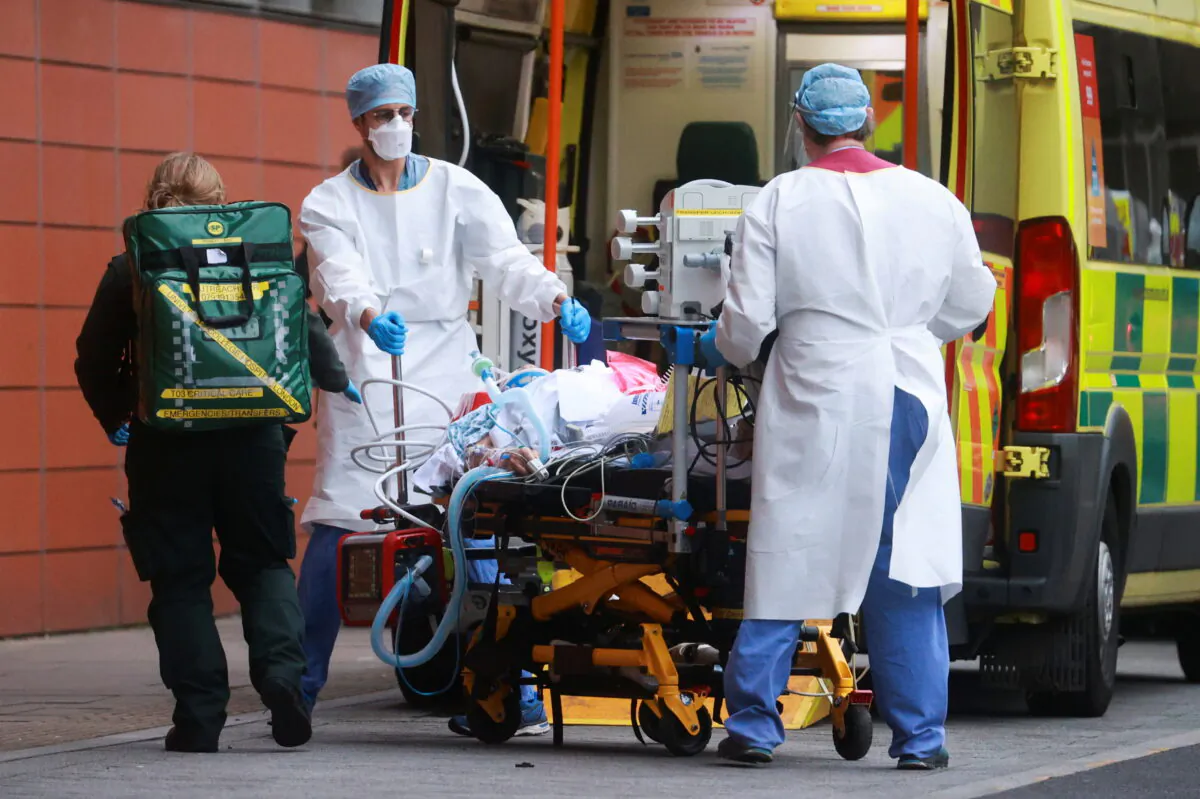 Health care workers transport a patient at the Royal London Hospital, as the spread of the coronavirus disease (COVID-19) continues, in London, Britain, on Jan. 19, 2021. (Hannah McKay/Reuters)
