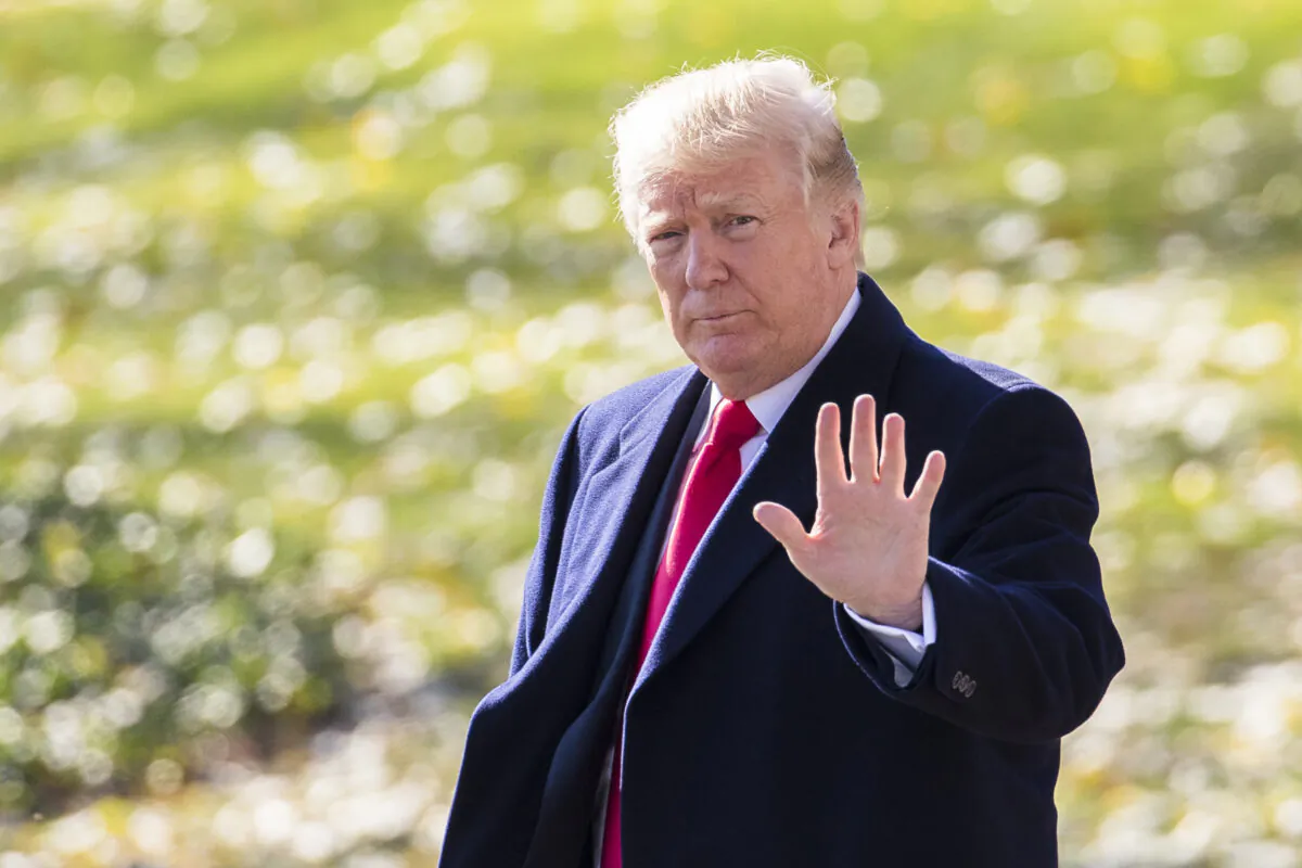 Former President Donald Trump departs the White House for St. Louis, Mo., on Nov. 29, 2017. (Samira Bouaou/The Epoch Times)