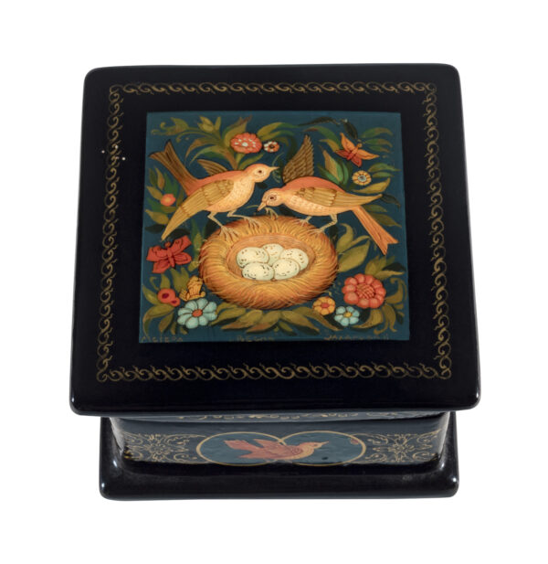 lacquer box from Mstera