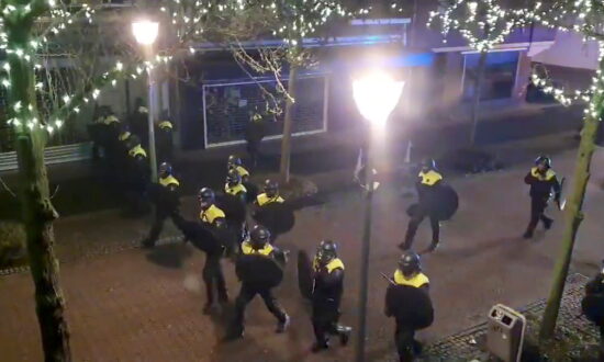Dutch Police Detain More Than 180 in Third Night of Curfew Violence