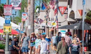 Vaccinated Californians Prepare to Ditch Their Masks in Most Settings