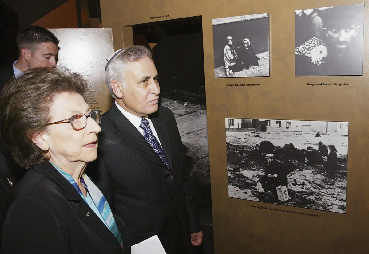 Former Israeli President Moshe Katsav on a tour of the Jewish Museum March 1, 2005 in Sydney, Australia. (Roberth Griffith-Pool/Getty Images)