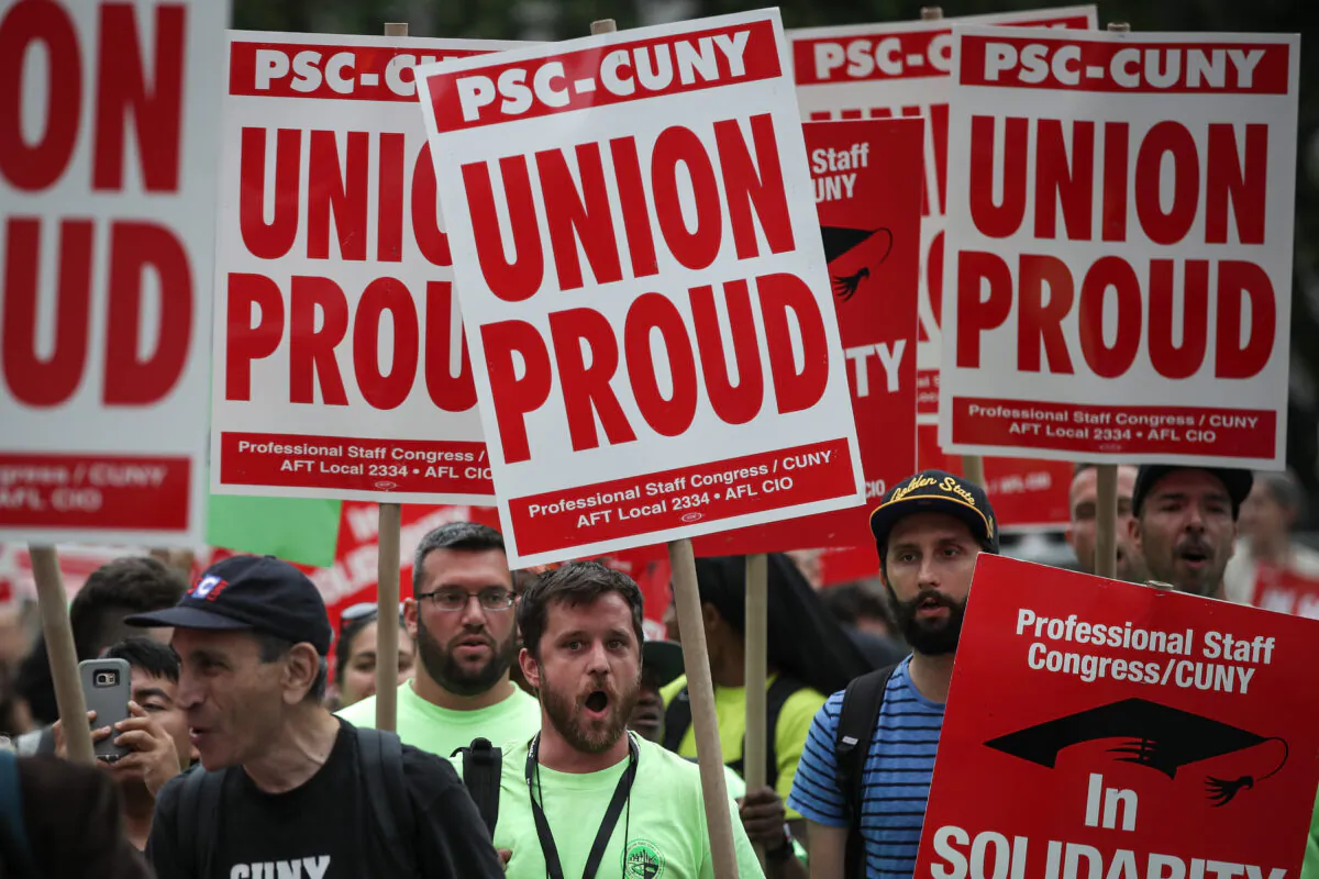 Union activists and supporters rally against the Supreme Court's ruling in the Janus v. AFSCME case, in Foley Square in New York City on June 27, 2018. (Drew Angerer/Getty Images)