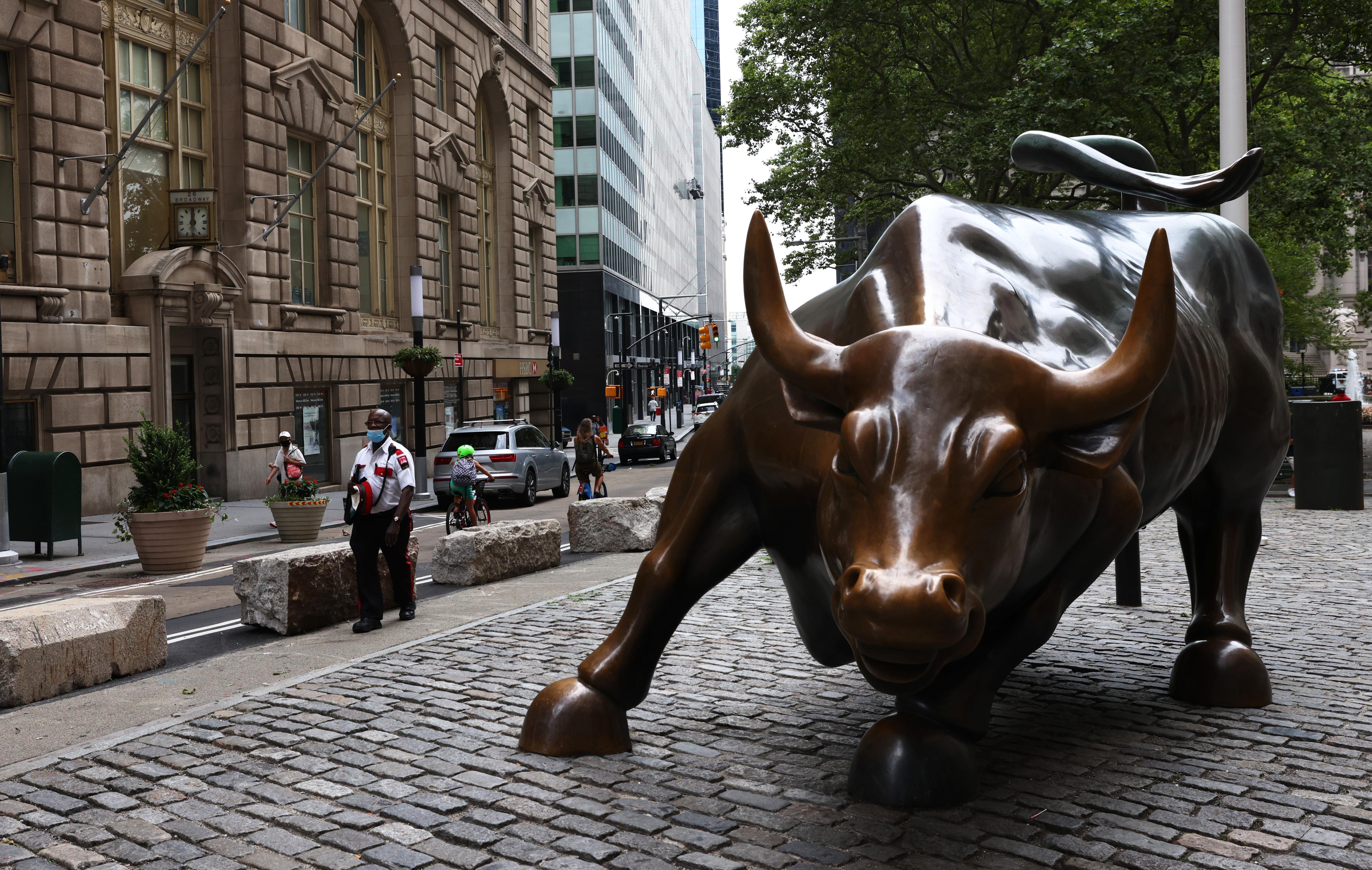 Organized Small Investors Plan to Crush Hedge Funds by Buying GameStop Stock - Vimarsana News