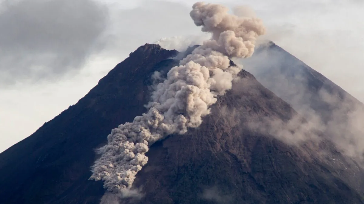 Hot cloud of volcanic materials run down the slope of Mount Merapi during an eruption in Sleman, Indonesia, on Jan. 27, 2021. (Slamet Riyadi/AP Photo)