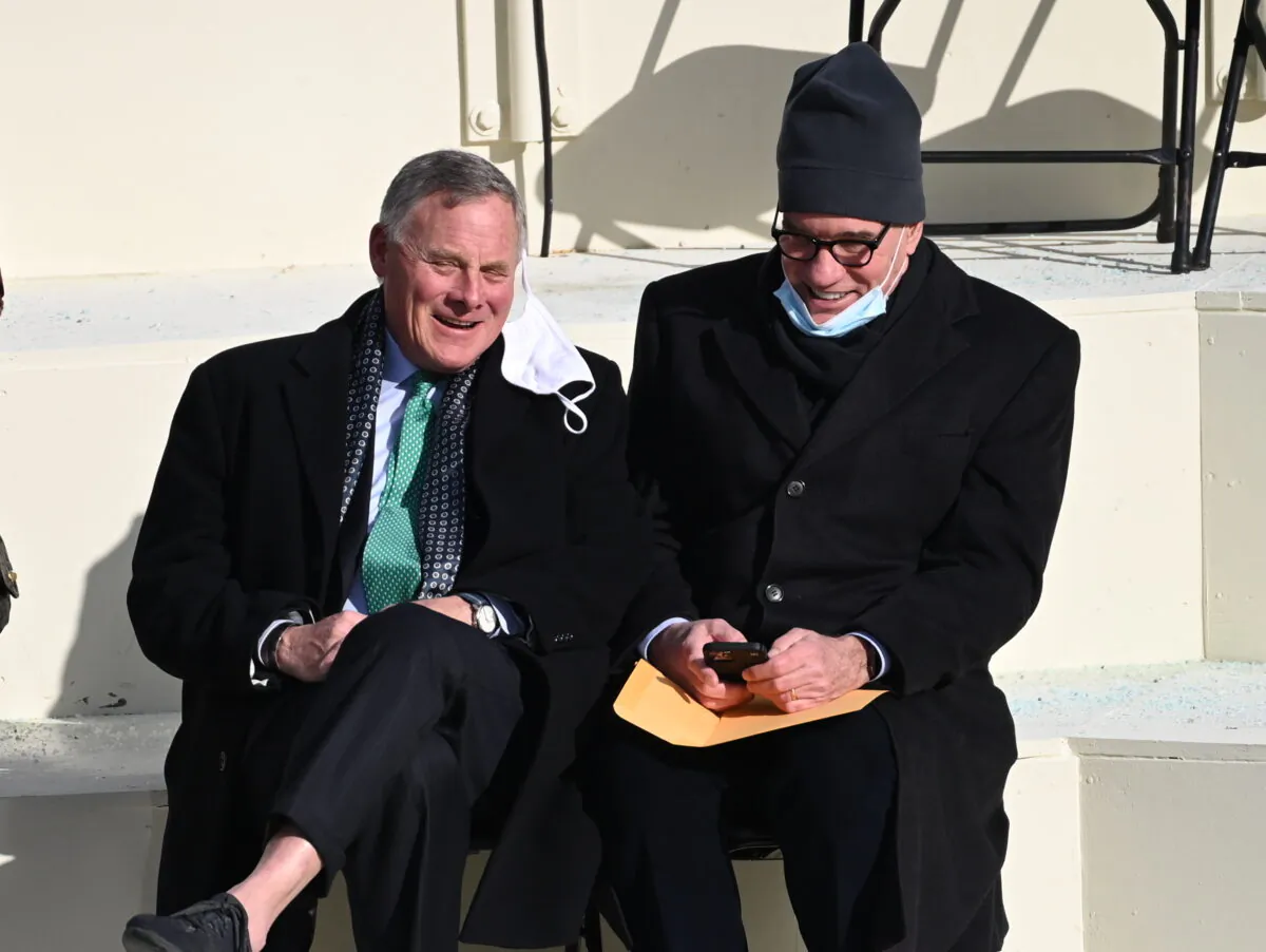 Democratic Sen. from Virginia Mark Warner (R) and Republican Sen. Richard Burr from North Carolina (L) attend the 59th Presidential Inauguration at the U.S. Capitol in Washington on Jan. 20, 2021. (Saul Loeb - Pool/Getty Images)