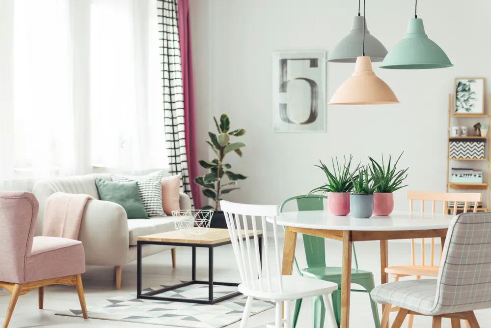 Patterns can be mixed with solids or intermixed to create a well-decorated and layered home. (Photographee.eu/Shutterstock)