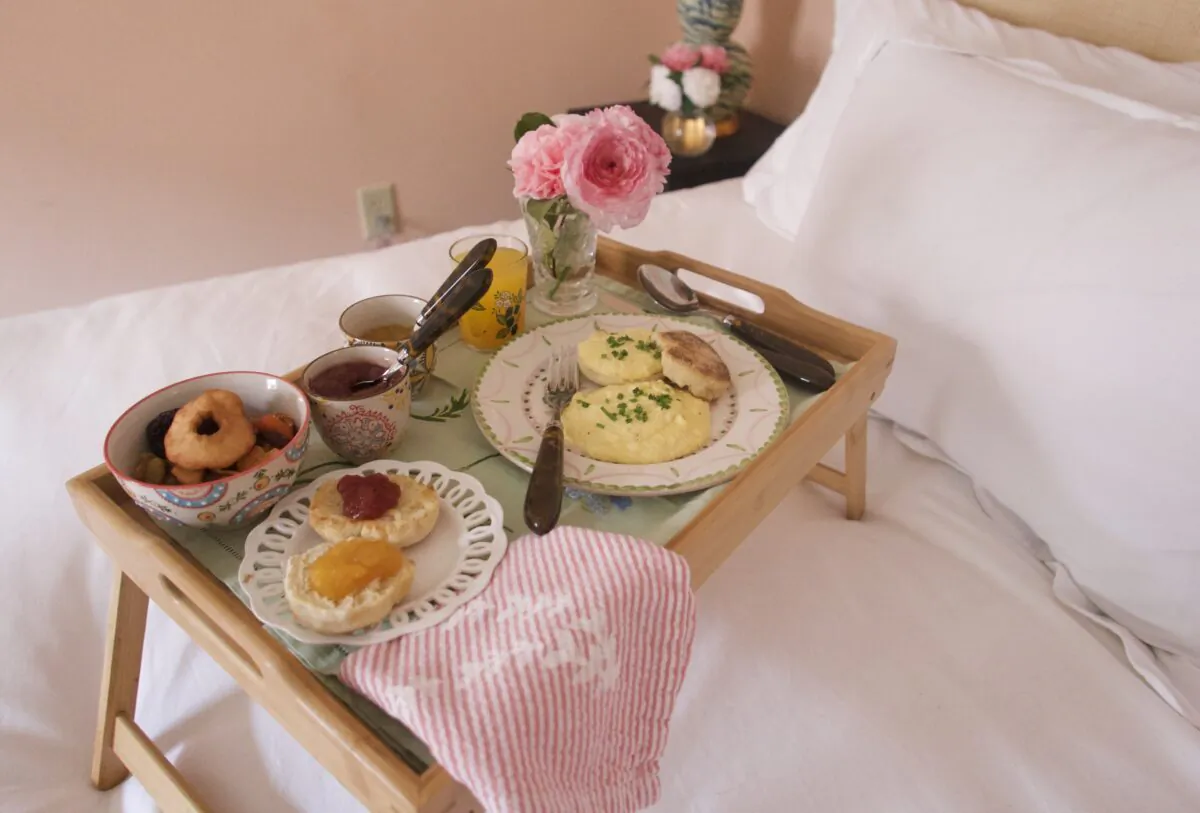 Plump up the pillows and set up your bed tray for a cozy, leisurely meal. (Victoria de la Maza)