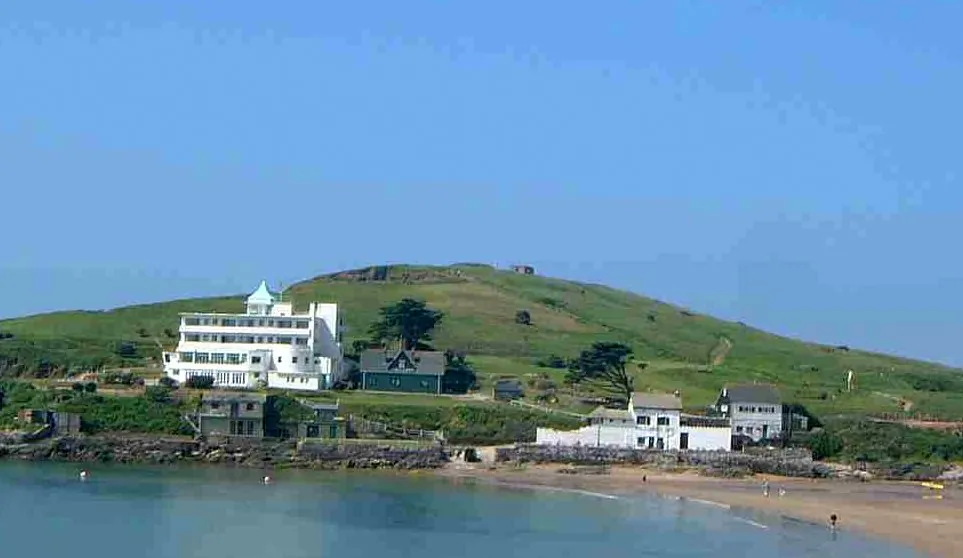 The Art Deco Burgh Island Hotel, off England's Devon coast, was the inspiration for Agatha Christie’s novel “Evil Under the Sun.” (Mick Knapton/ CC BY-SA 2.0)