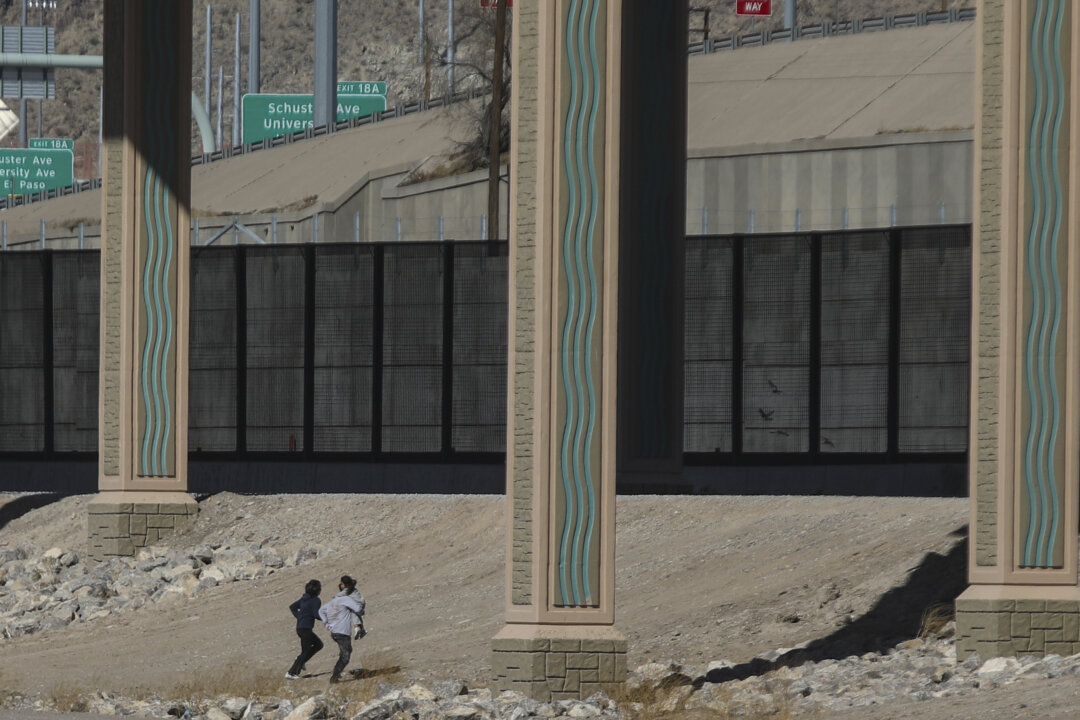 Court Lets US Border Agents Resume Removing Unaccompanied Minors Without Court Hearings