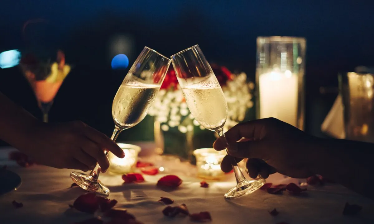 Although there are many excellent options for a Valentine's wine, there is one slam dunk. And that would be bubbly. (9MOT/Shutterstock)
