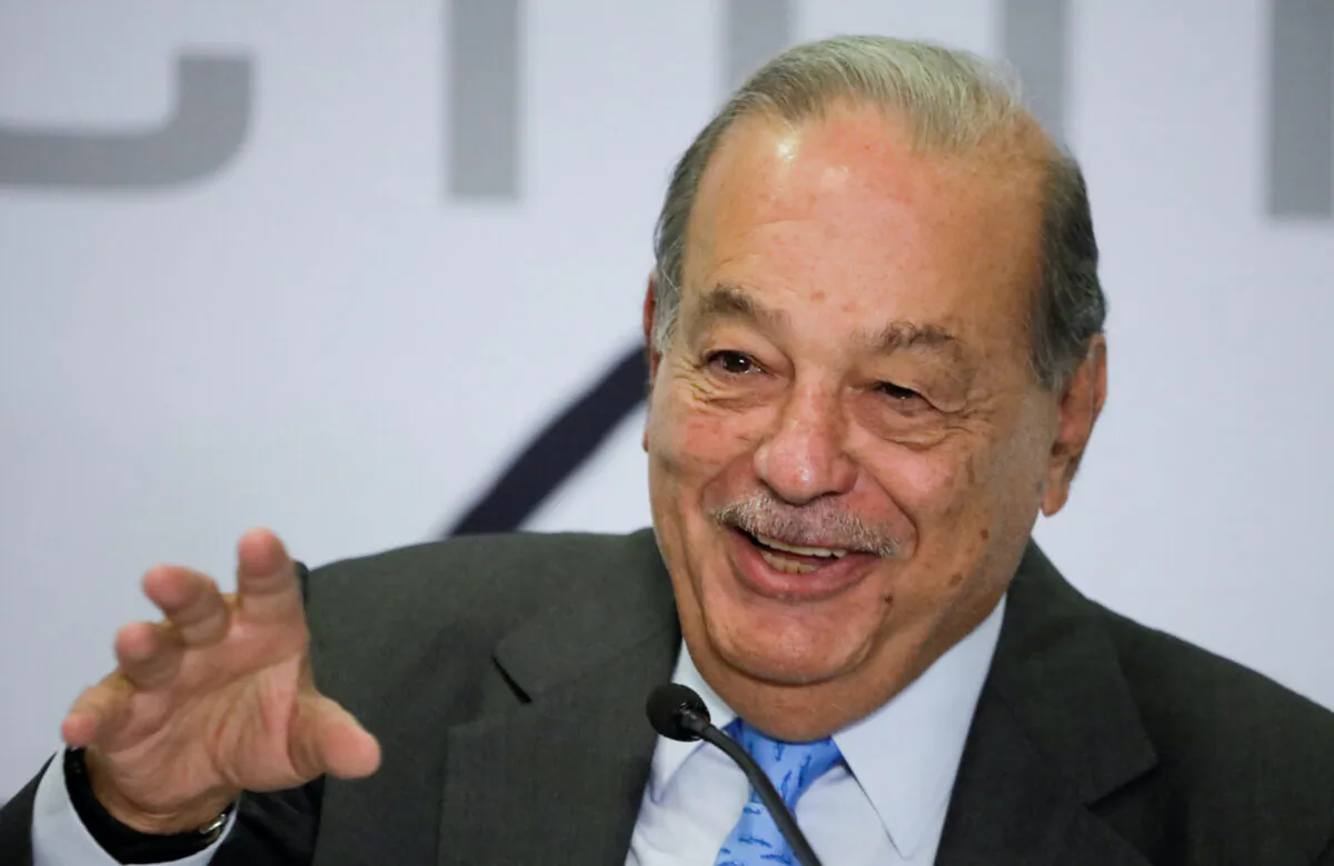 Mexican billionaire Carlos Slim gestures as he speaks during a news conference in Mexico City, Mexico on Oct. 16, 2019. (Luis Cortes/ REUTERS)