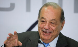 Mexican Telecoms Magnate Slim Returns Home After Hospitalization With COVID-19
