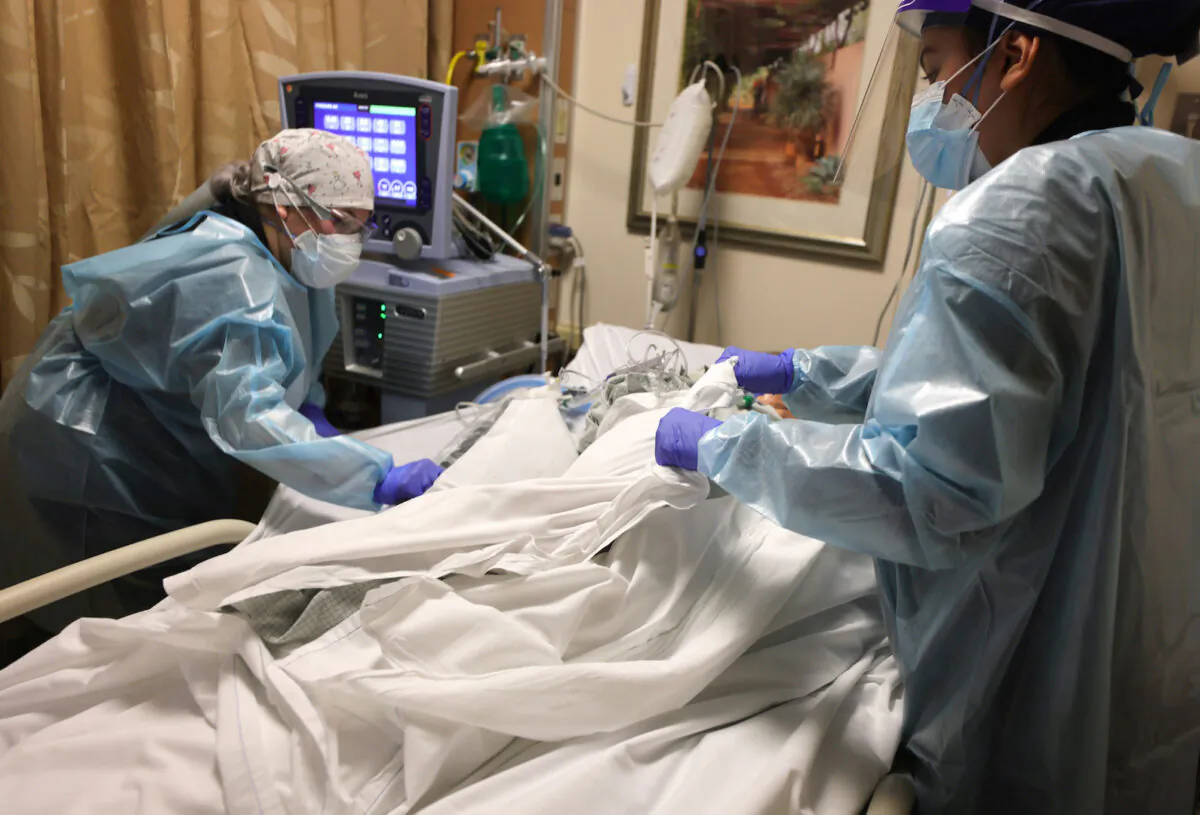 Clinicians care for a COVID-19 patient at Providence St. Mary Medical Center on Jan. 27, 2021 in Apple Valley, California. (Mario Tama/Getty Images)
