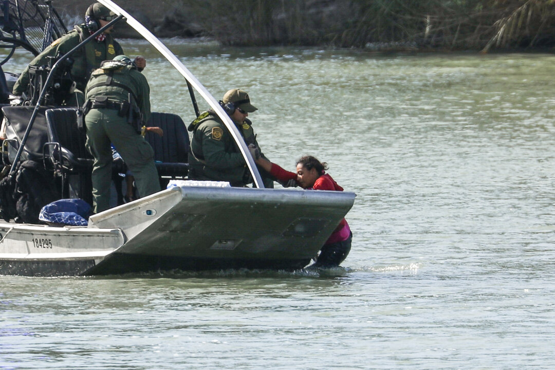 9-Year-Old Girl Drowns While Trying to Cross Border Into US | The Epoch ...