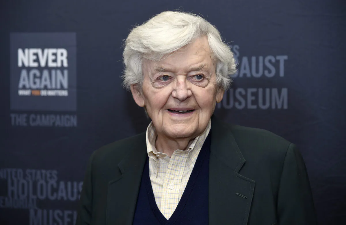 Hal Holbrook arrives at the Los Angeles Dinner in Beverly Hills, Calif. on March 16, 2015. (Chris Pizzello/Invision/AP)