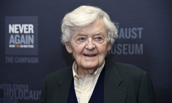 Hal Holbrook, Prolific Actor Who Played Twain, Dies at 95