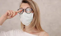 7 Ways to Stop Glasses From Fogging Up