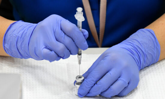 Minnesota Adopts Bill Letting Dentists Give COVID-19 Shots to Speed Rollout