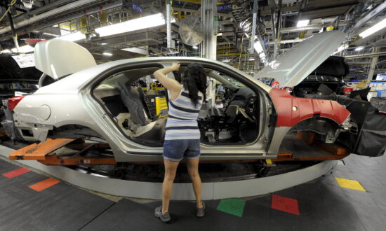 GM Hit by Chip Shortage, to Cut Production at Four Plants