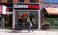 Small GameStop Investors Aren’t Giving Up as Price Slips Below $100