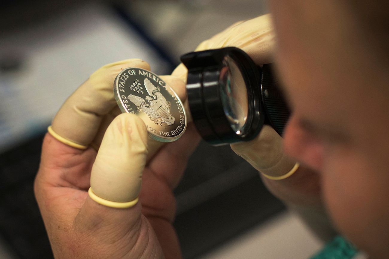US Mint Unable to Meet Surging Demand For Gold, Silver Bullion Coins - Vimarsana News