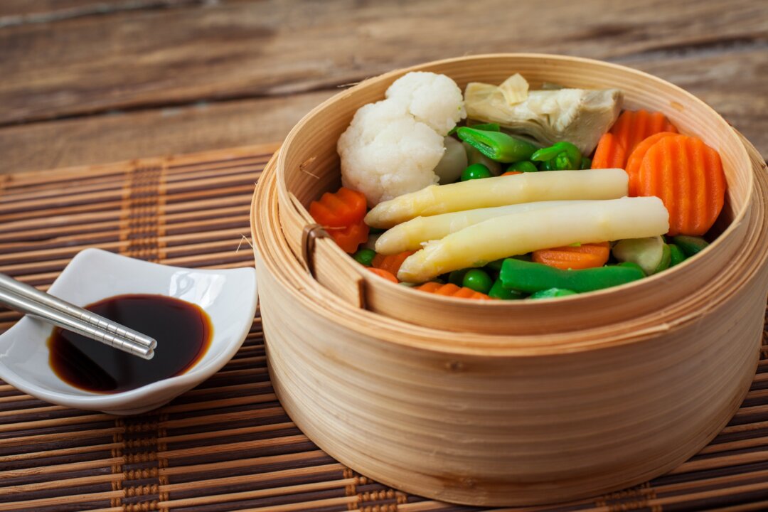 Eating with the season ensures your body is best fueled for what comes next. (Ramon grosso dolarea/Shutterstock)
