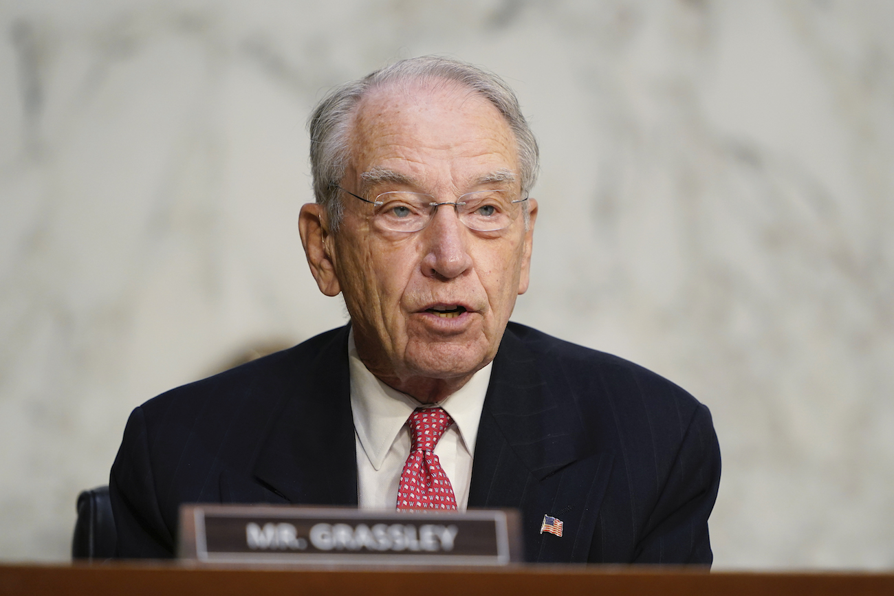 Grassley Warns AG Retaliation Against FBI Whistleblowers Talking to Congress Is Illegal - Vimarsana News