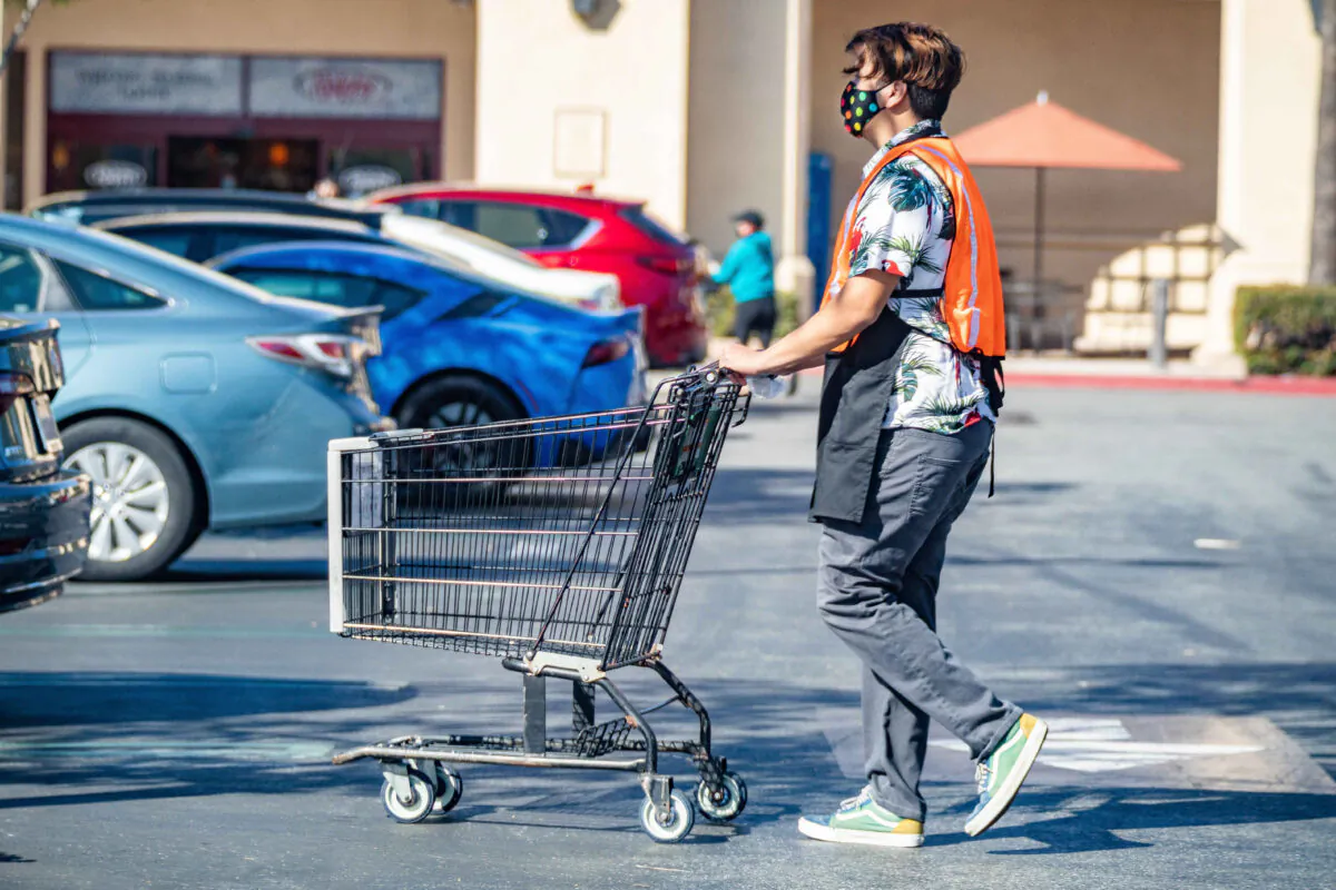 A Ralphs grocery store worker in Irvine, Calif., on Feb. 5, 2021. (John Fredricks The Epoch Times)