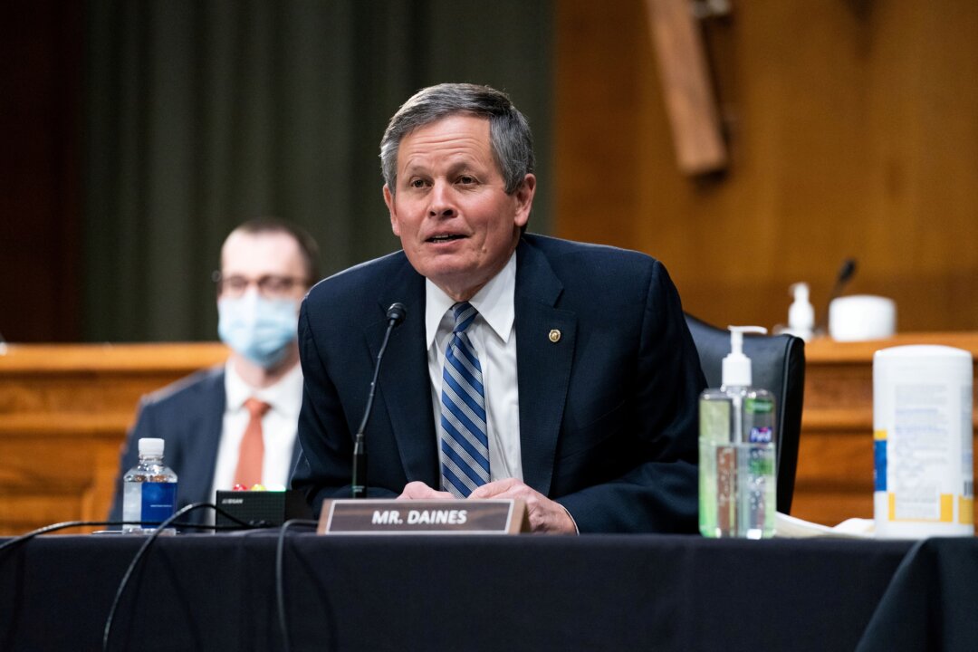 Sen. Steve Daines (R-Mont.) questions U.S. Federal Reserve Chair Jerome Powell as he testifies at a Senate Banking, Housing, and Urban Affairs Committee hearing on Capitol Hill in Washington on March 3, 2022. (Tom Williams-Pool/Getty Images)