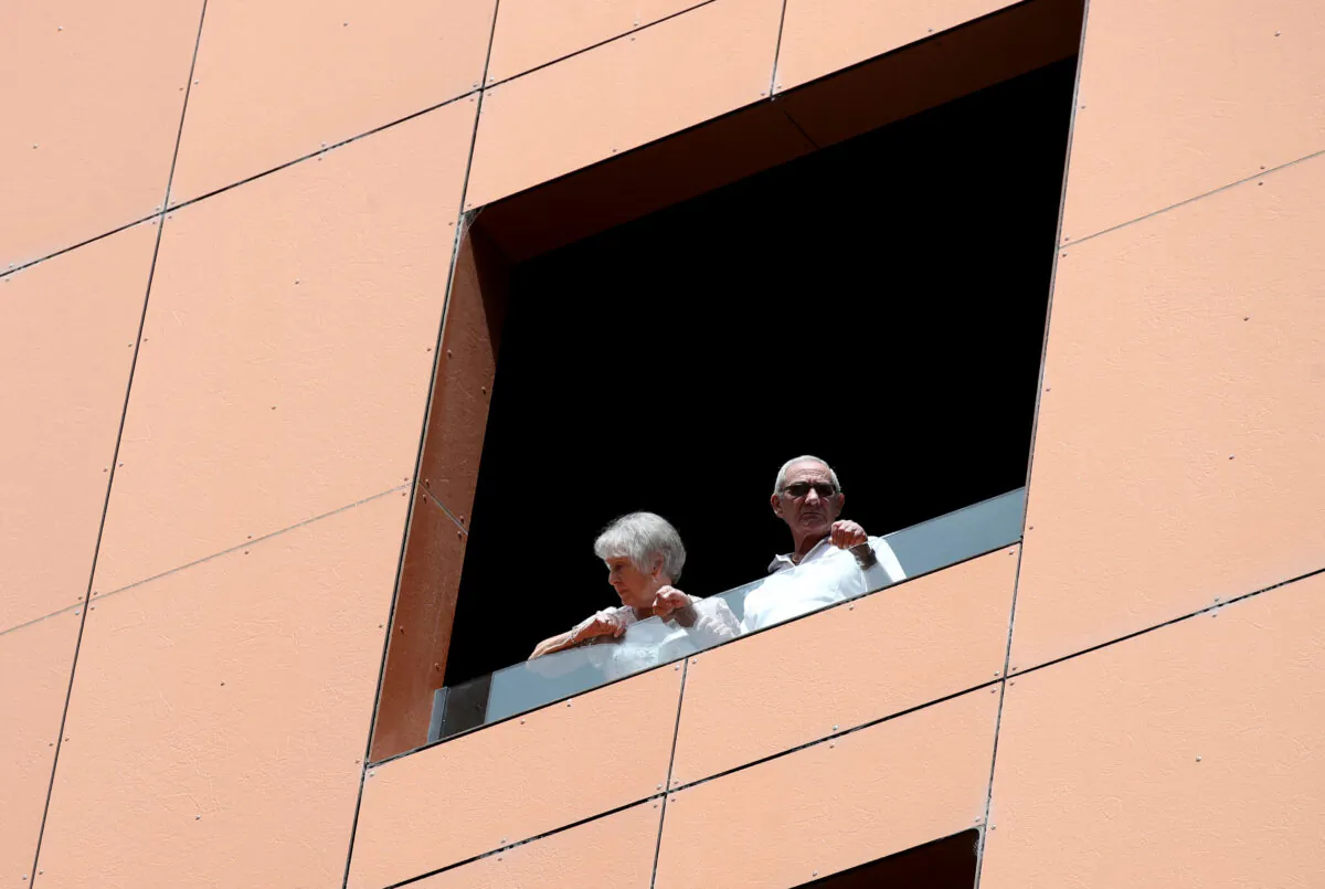 Quarantined hotel quests on the balcony of the Peppers on Waymouth Hotel in Adelaide, Australia on November 18, 2020. (Kelly Barnes/Getty Images)