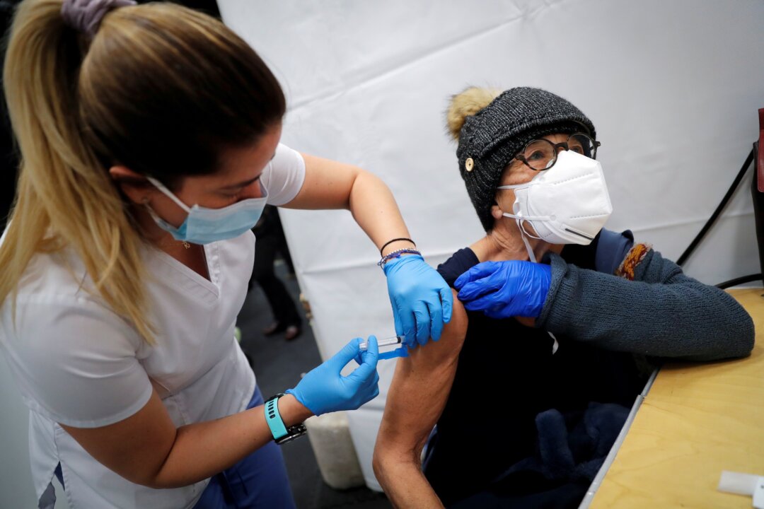 More Side Effects With Moderna COVID-19 Vaccine: CDC Study