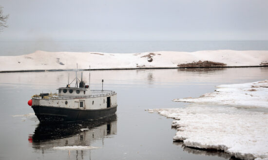 26 Rescued From Ice Floe in Lake Superior Off Minnesota
