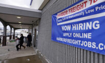 US Jobless Claims Fall Slightly to 793,000 With Layoffs High