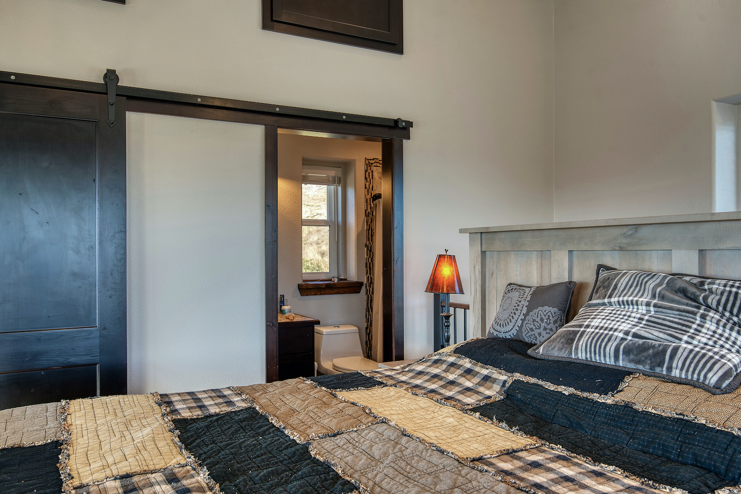 Collins_Grid_Bed_Bath