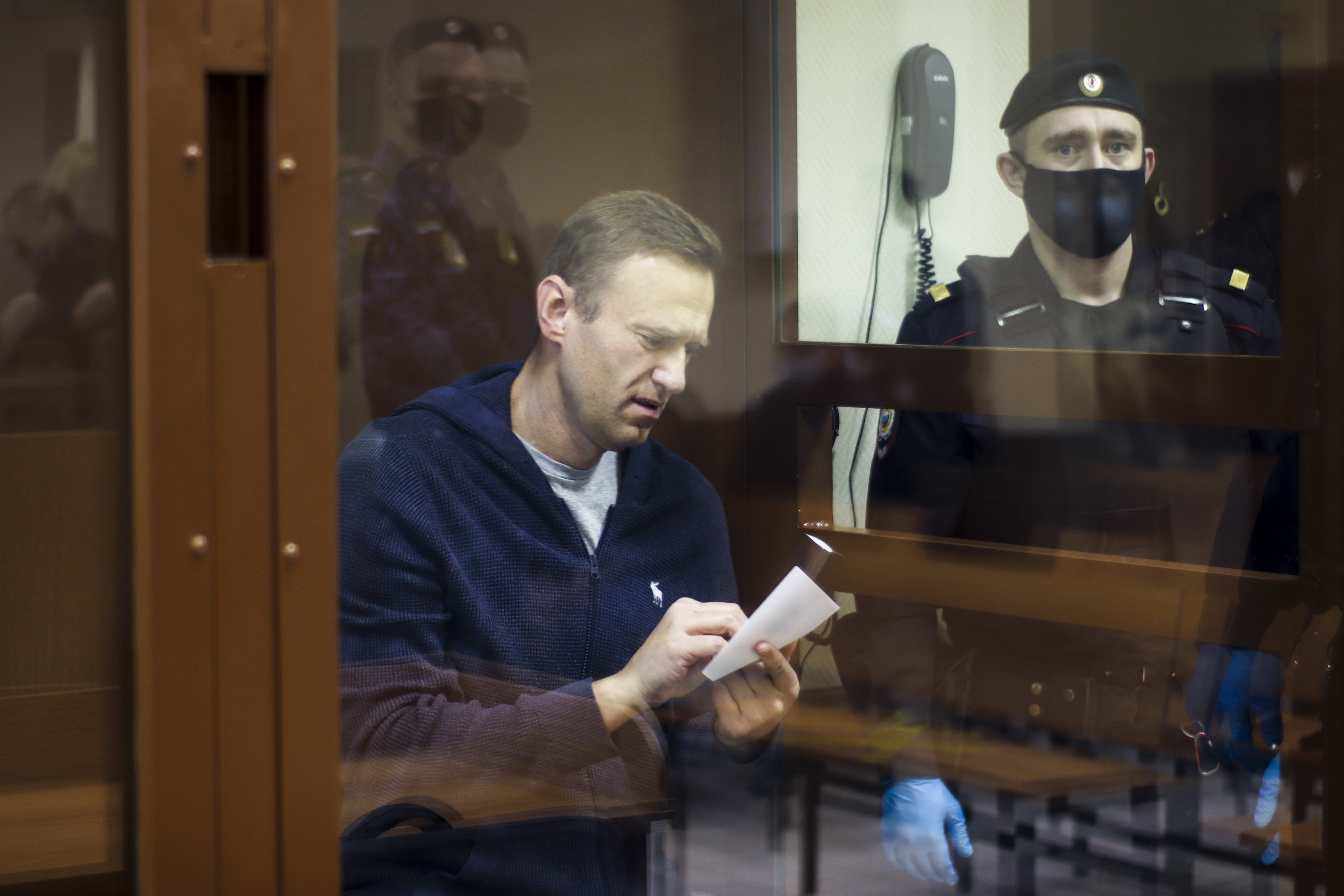 Судья отложил заседание. Навальный в суде 2021.