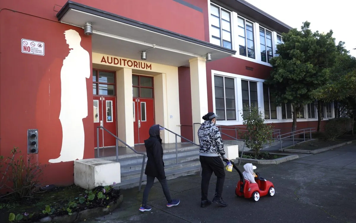 Pedestrians walk by a mural of Abraham Lincoln outside of Abraham Lincoln High School in San Francisco, Calif., on Dec. 17, 2020. (Justin Sullivan/Getty Images)