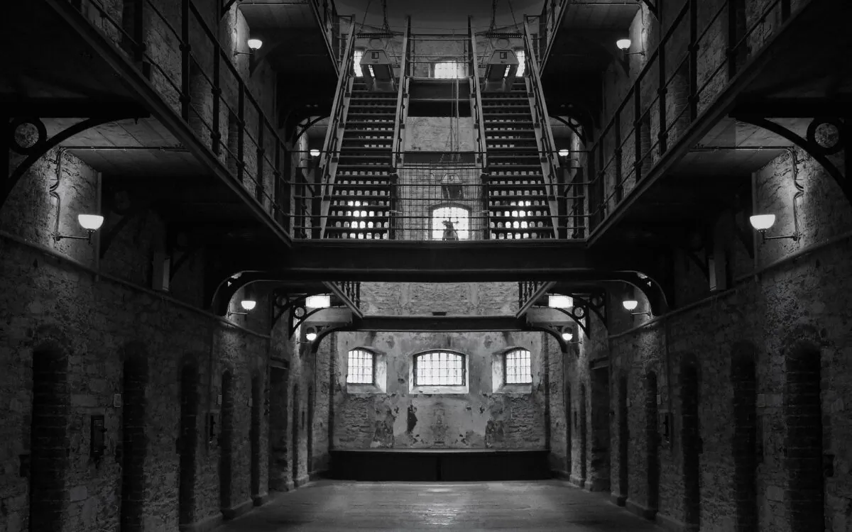 Picture of prison (Tracy Lundgren/Pixabay)