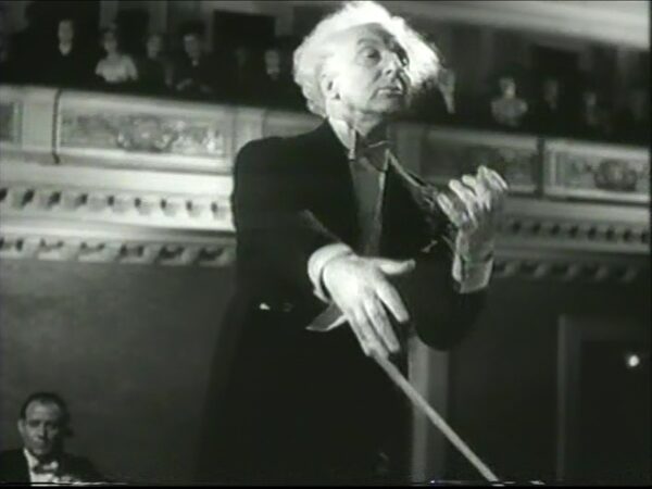 Leopold_Stokowski_-_Carnegie_Hall_1947_(02)_wmplayer_2013-04-16
