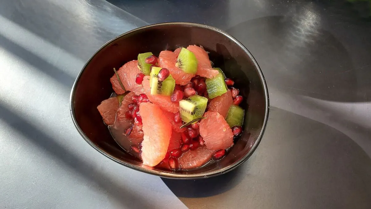 Let high quality, perfectly ripe fruit shine in this simple breakfast bowl. (Alan Batt)
