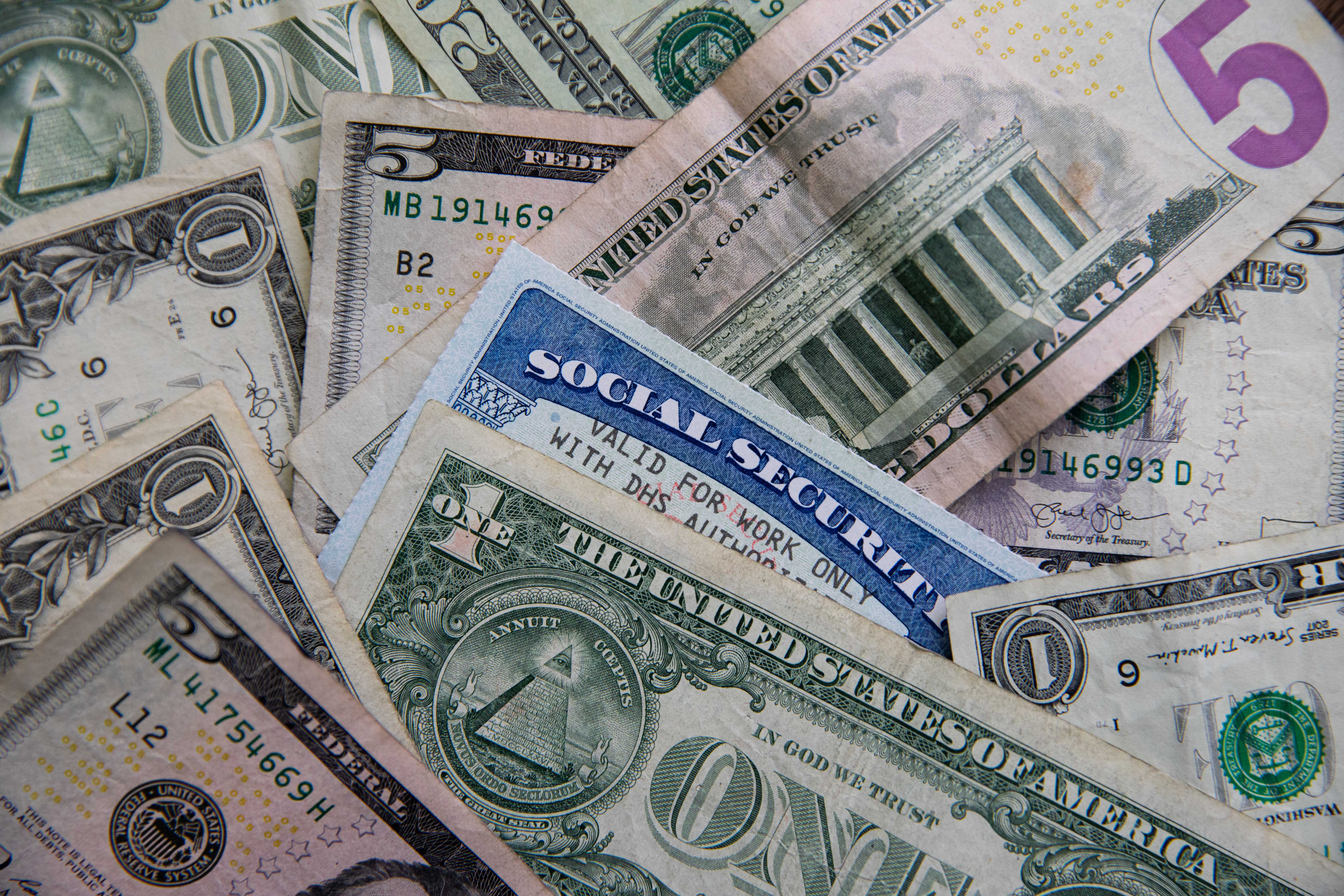 Quiz: Are You a Savvy Saver? (Financial Literacy)